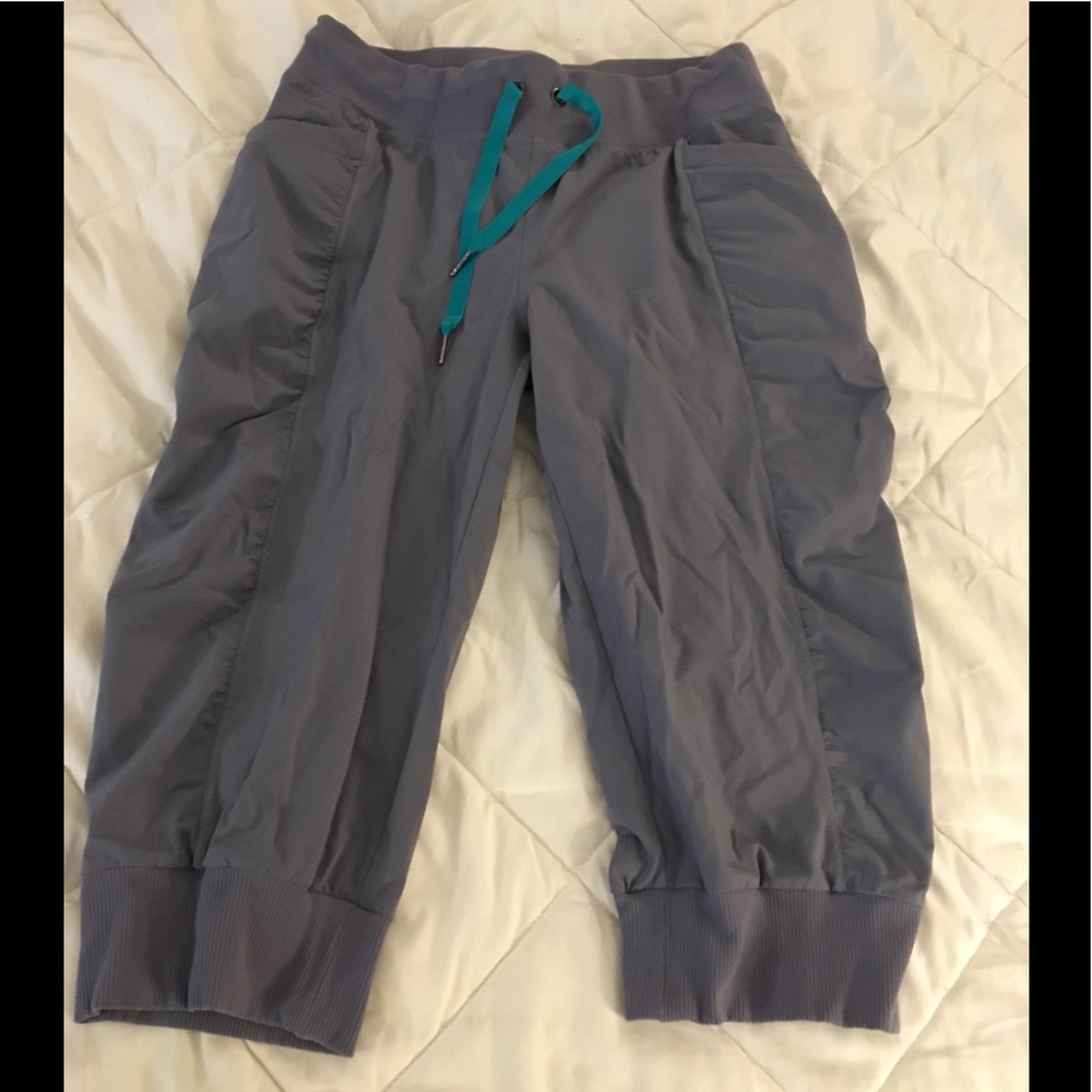 Athleta size 12 cropped gray casual pants